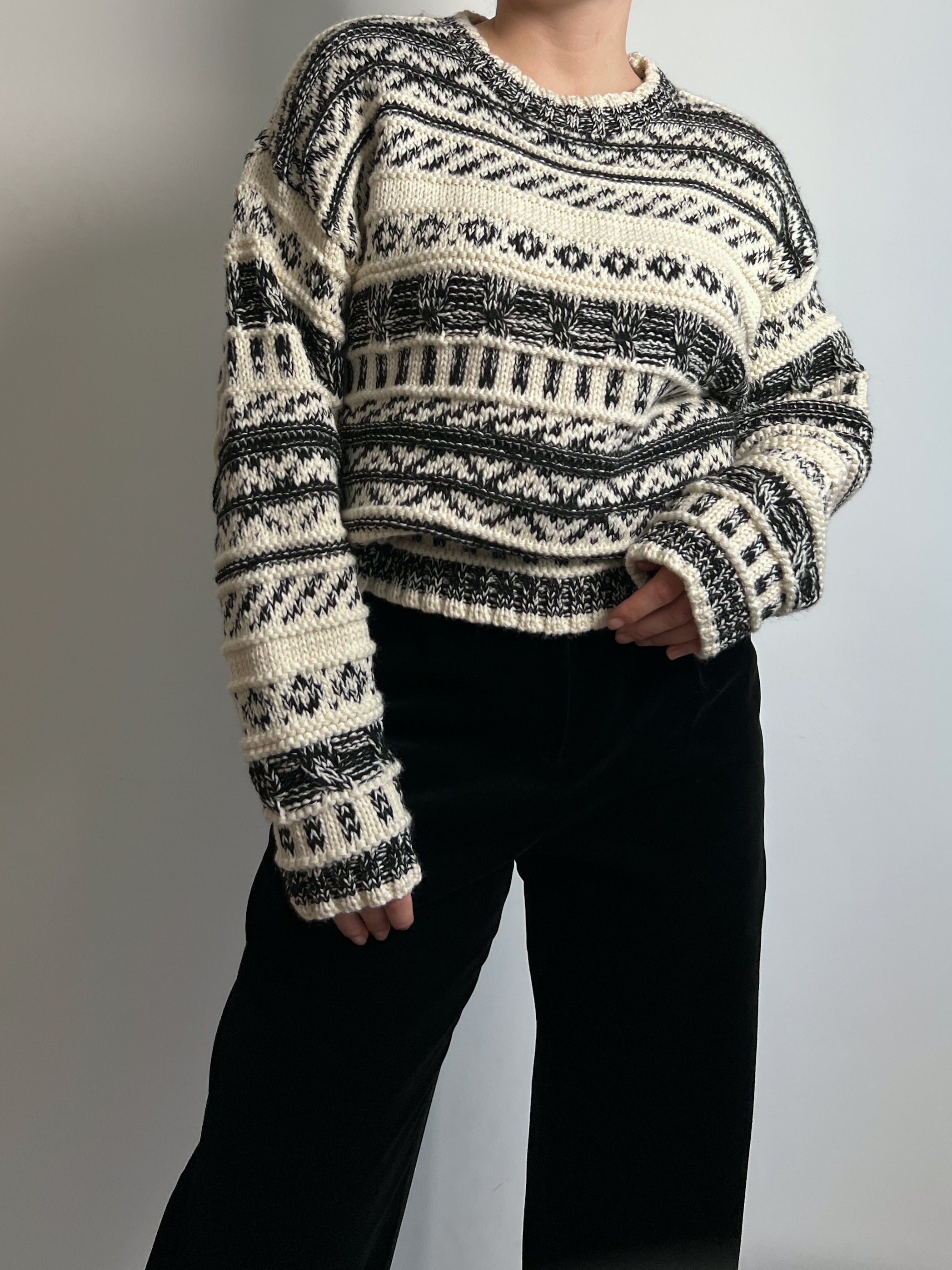 Wool blend black and white pull