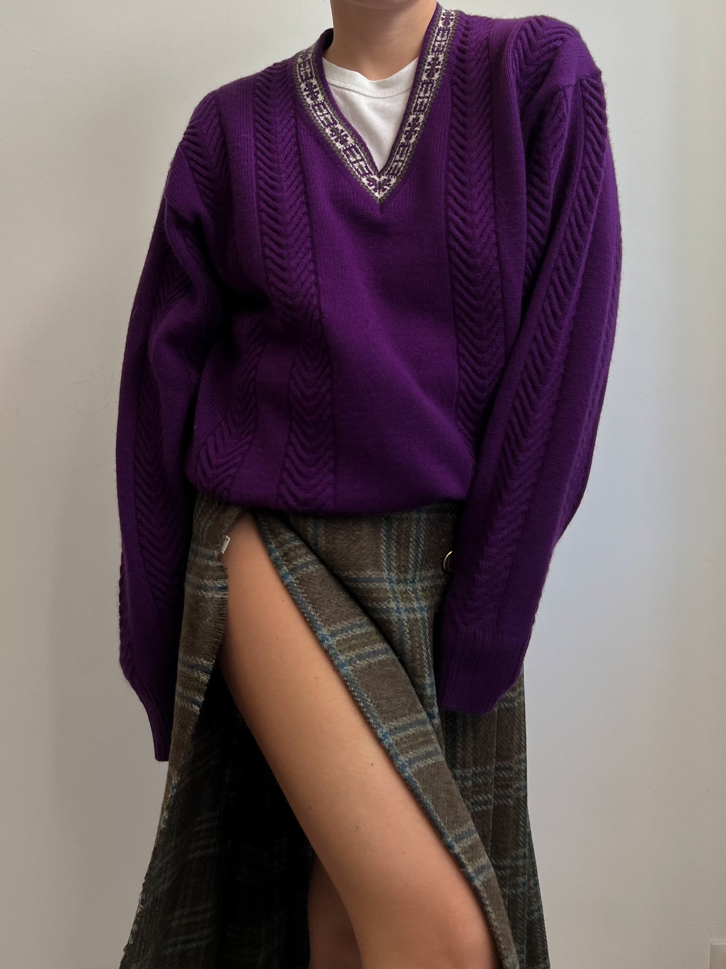 Vintage pure wool v-neck purple pull