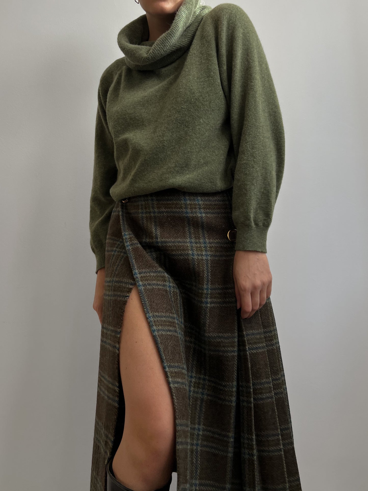 Vintage pure virgin wool pleated tartan midi skirt