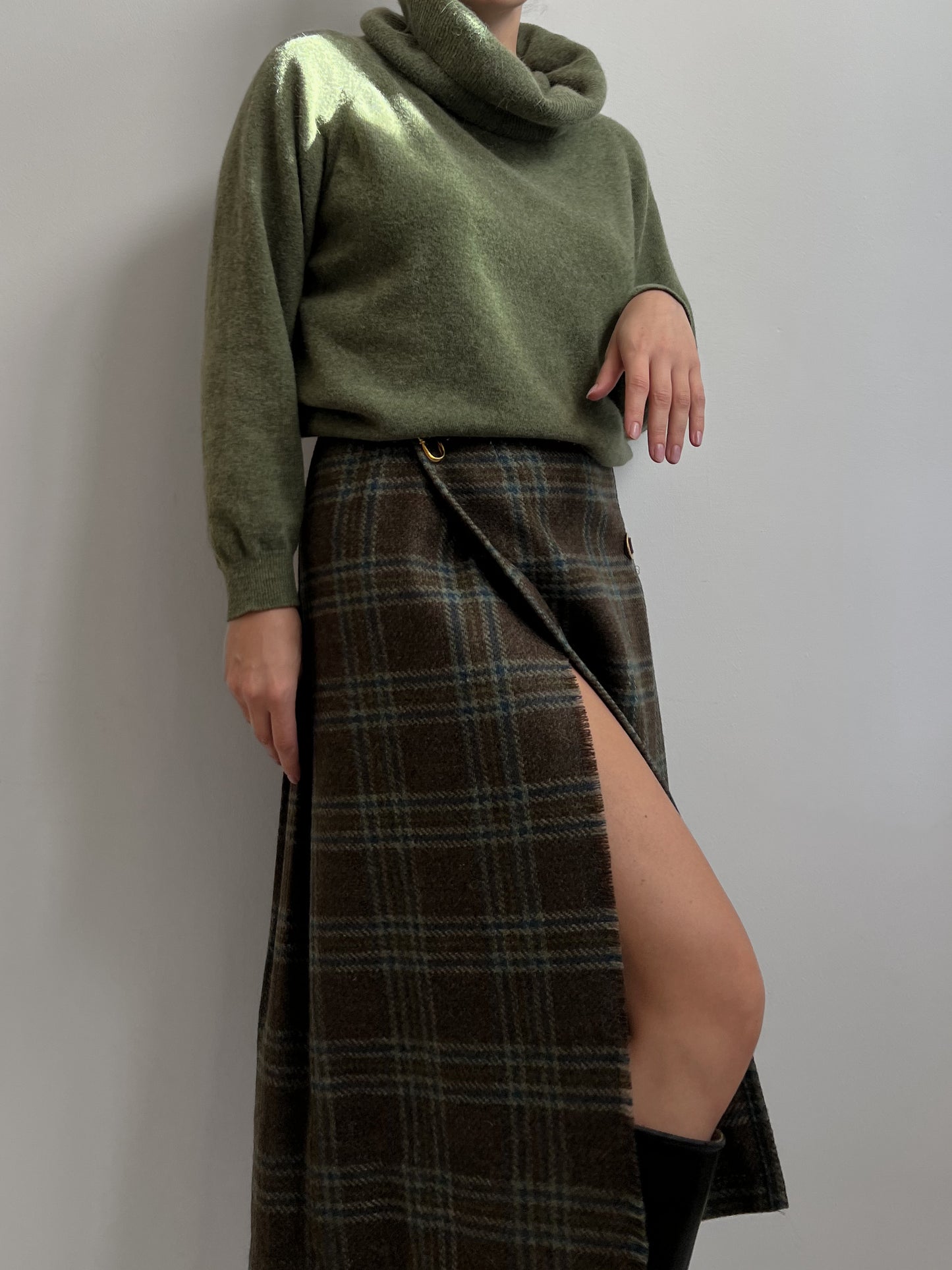 Vintage pure virgin wool pleated tartan midi skirt