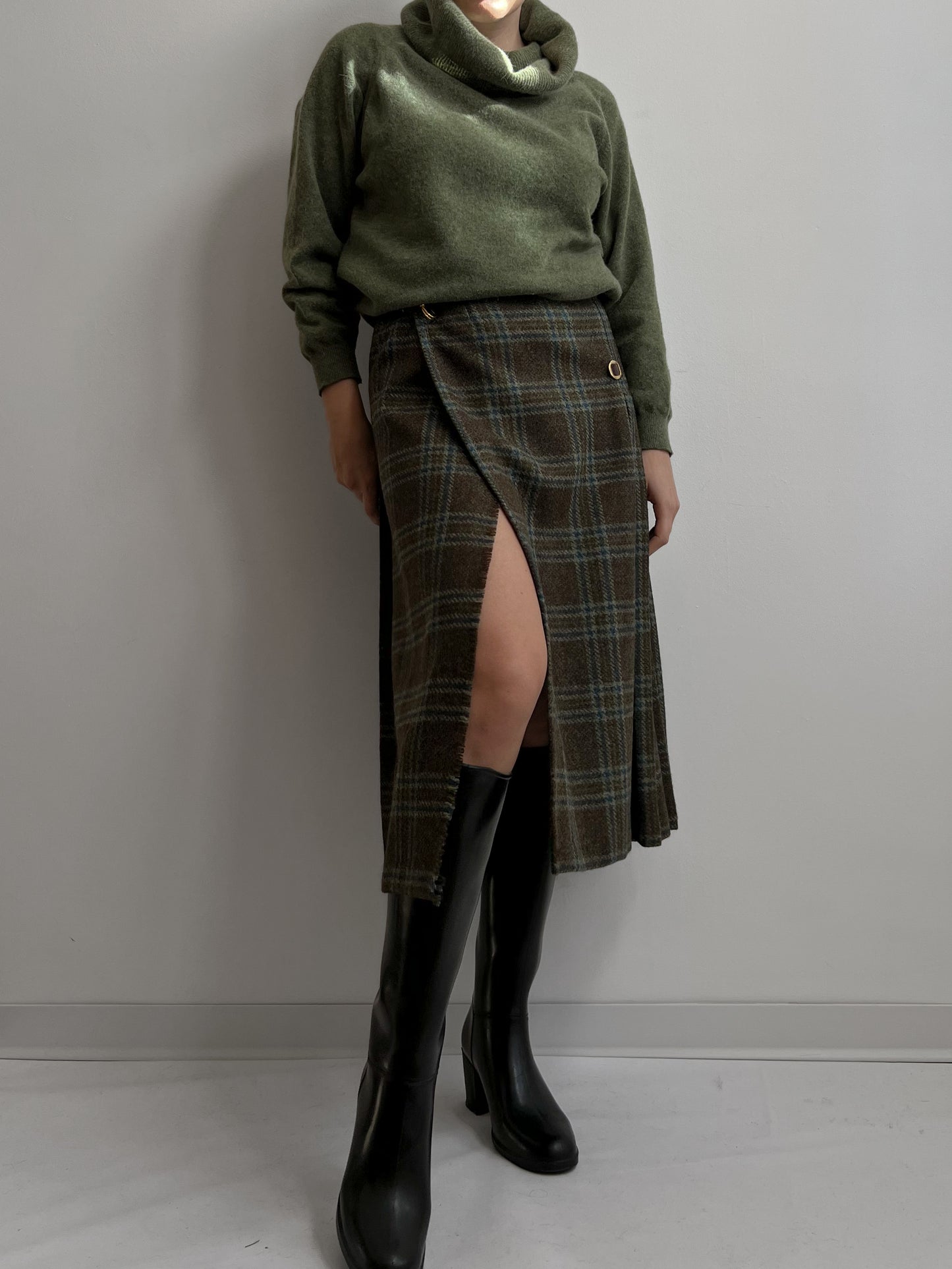 Vintage pure virgin wool pleated tartan midi skirt