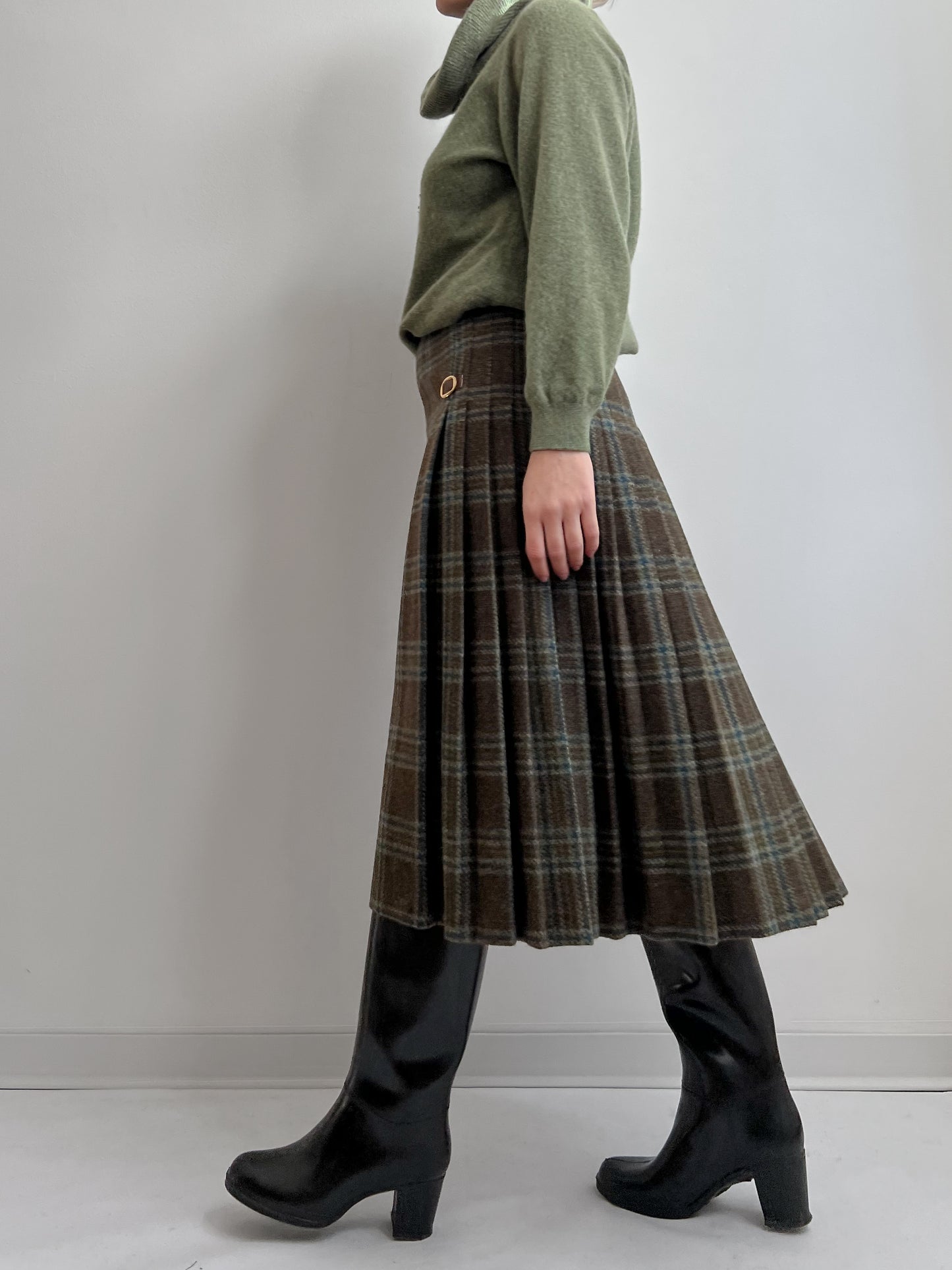 Vintage pure virgin wool pleated tartan midi skirt