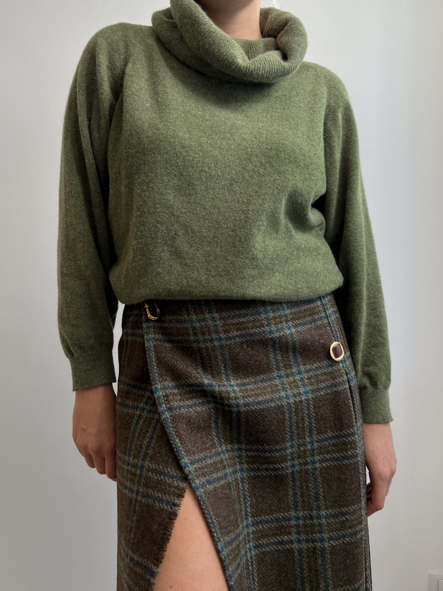 Vintage wool and angora green pull