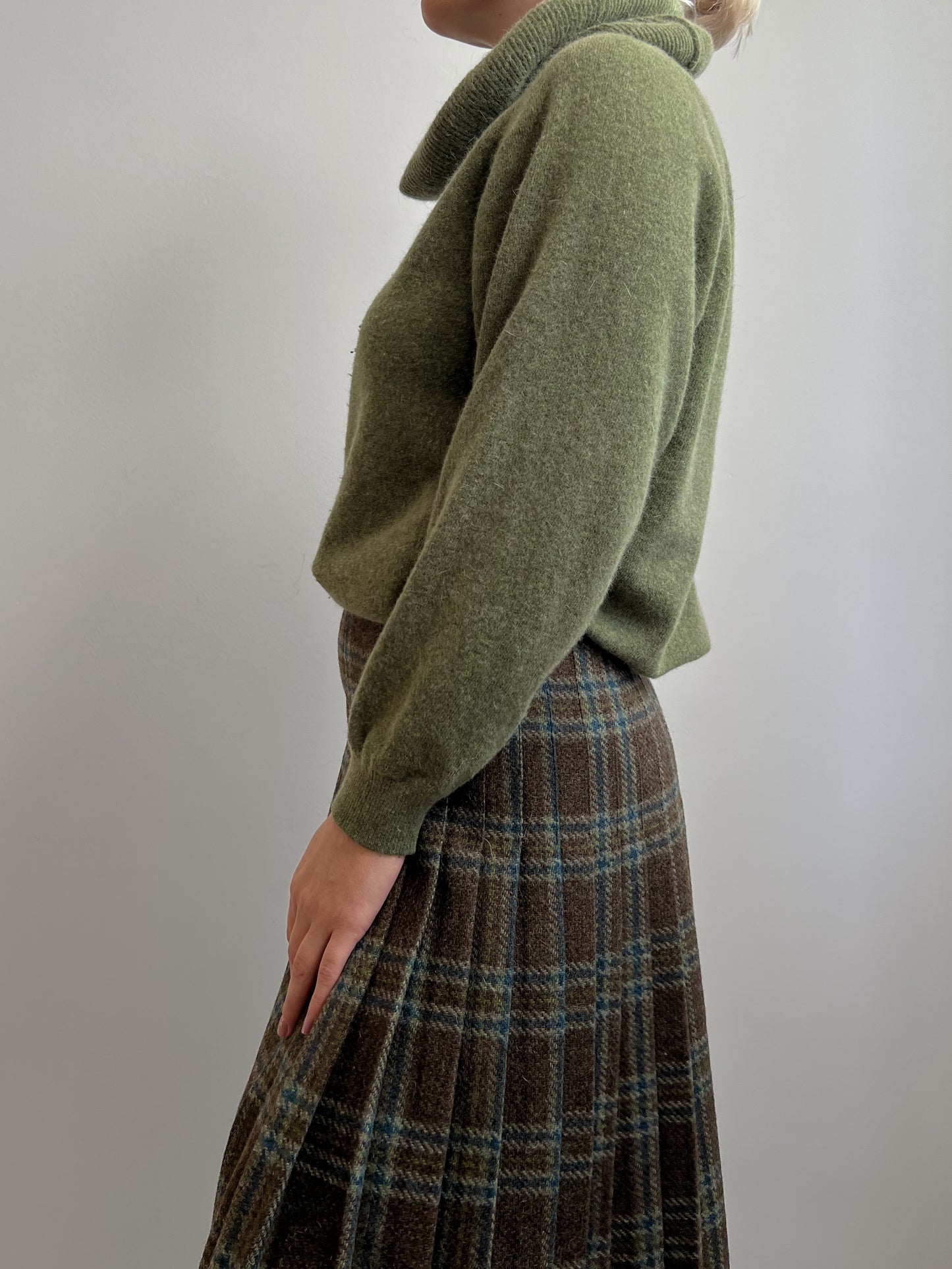 Vintage wool and angora green pull