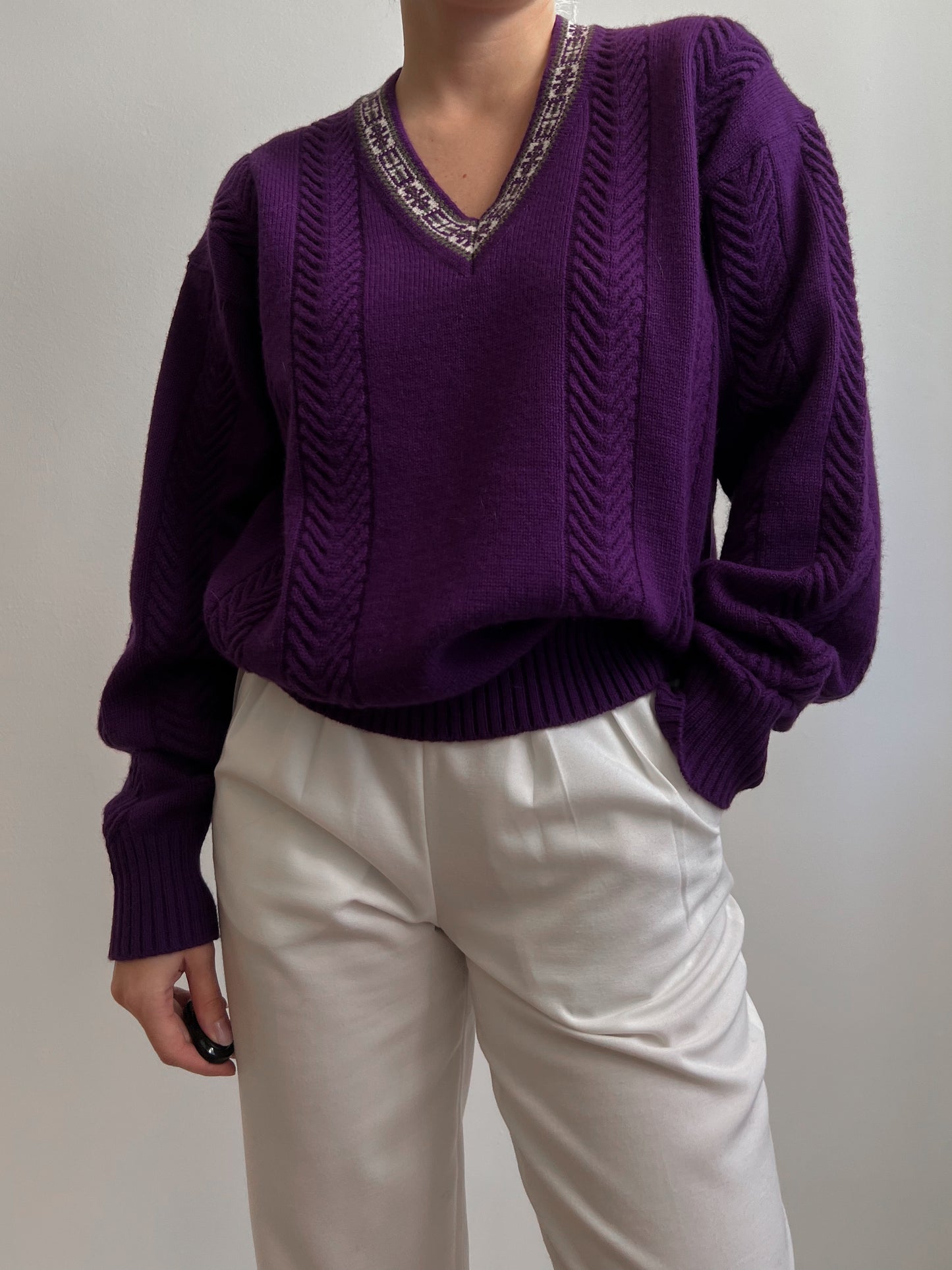 Vintage pure wool v-neck purple pull