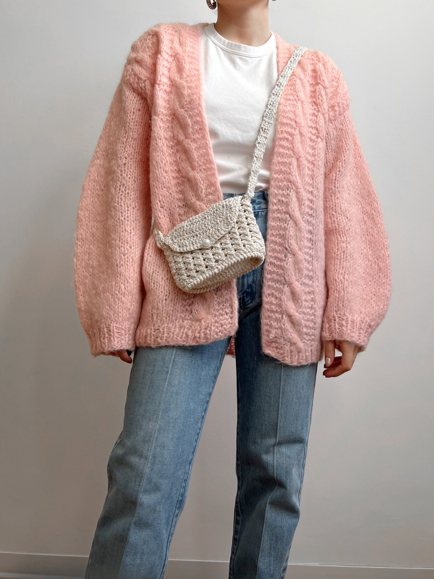 Cardigan rosa fatto a mano