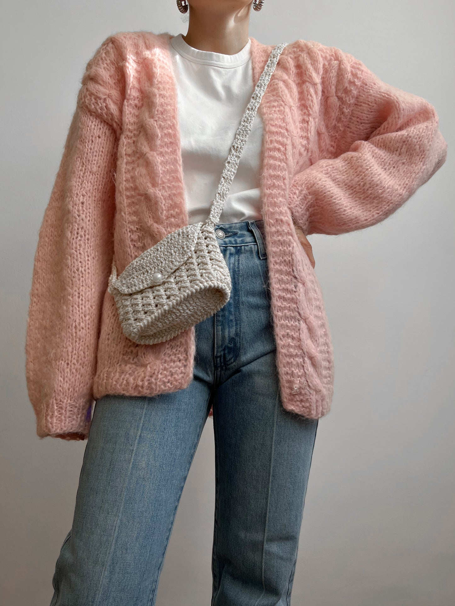 Cardigan rosa fatto a mano