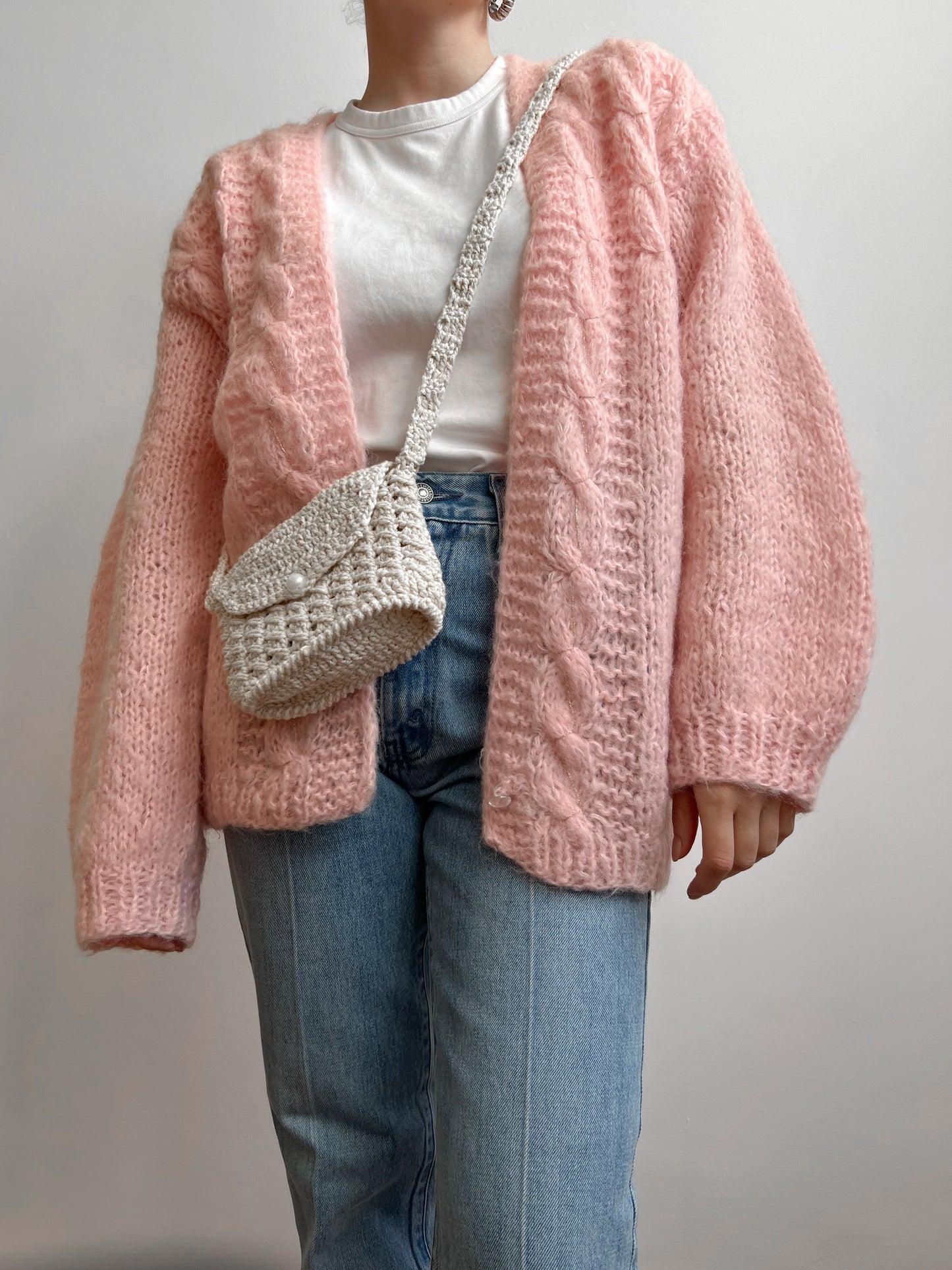 Cardigan rosa fatto a mano