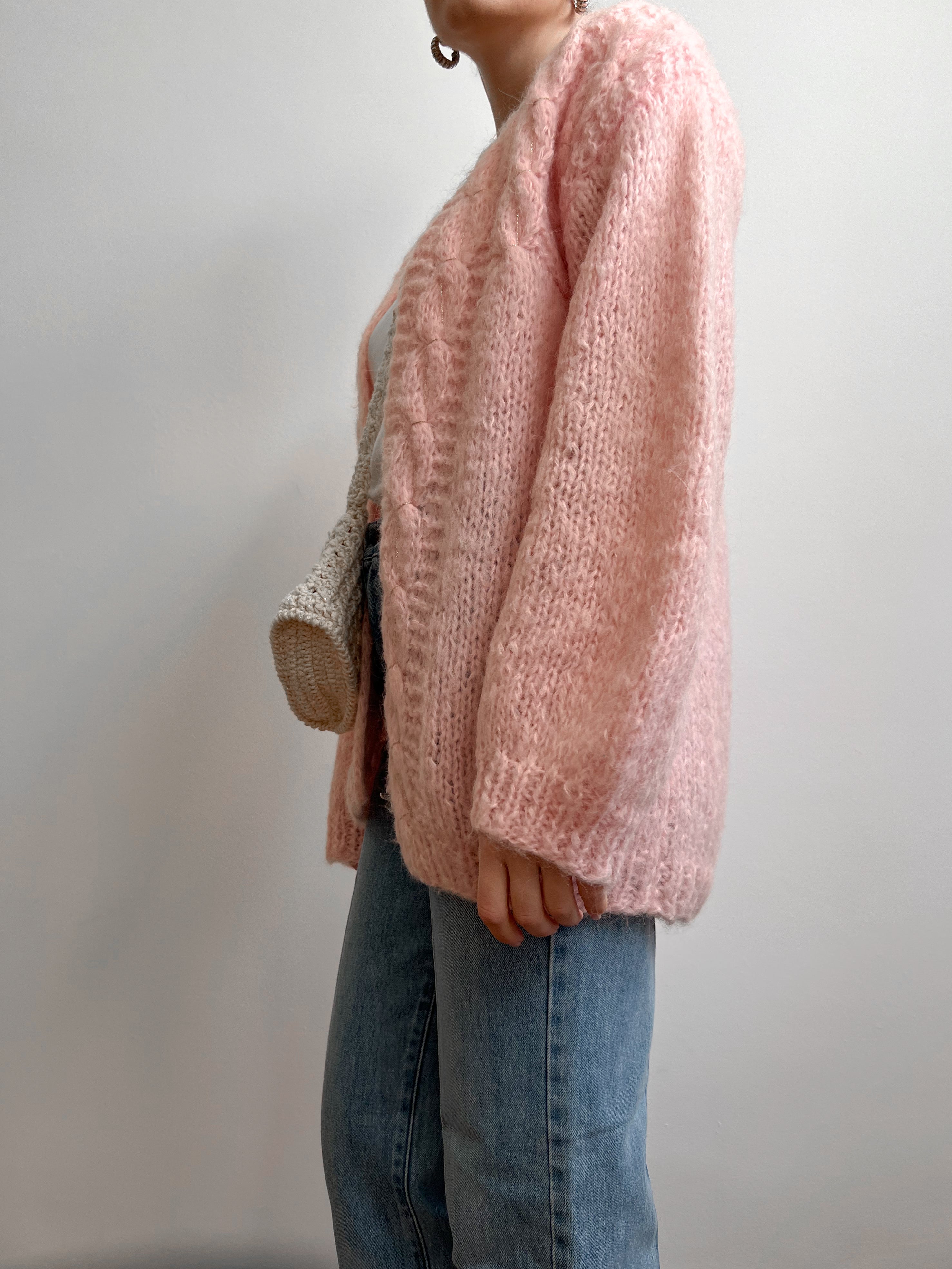 Cardigan rosa fatto a mano