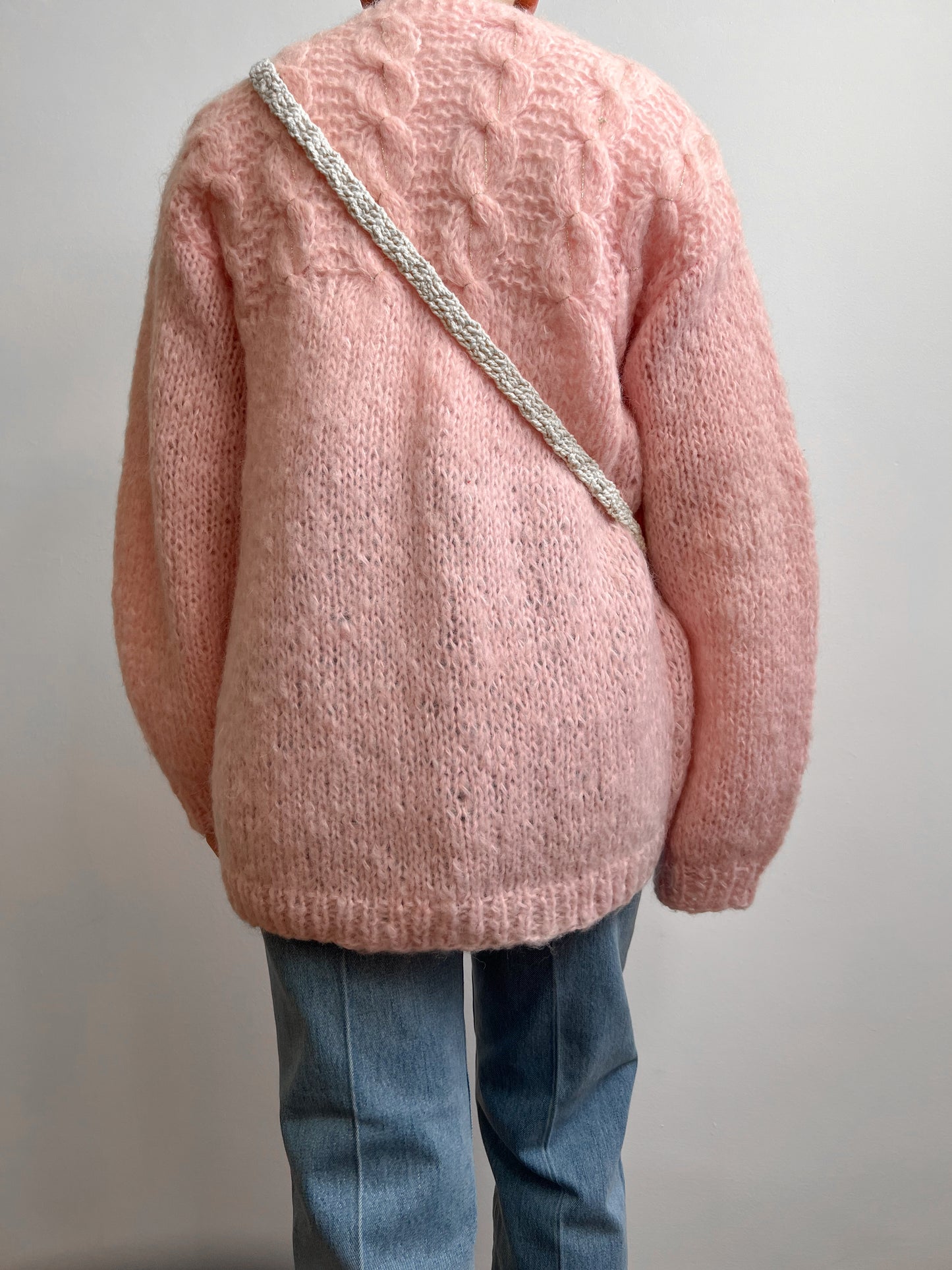 Cardigan rosa fatto a mano