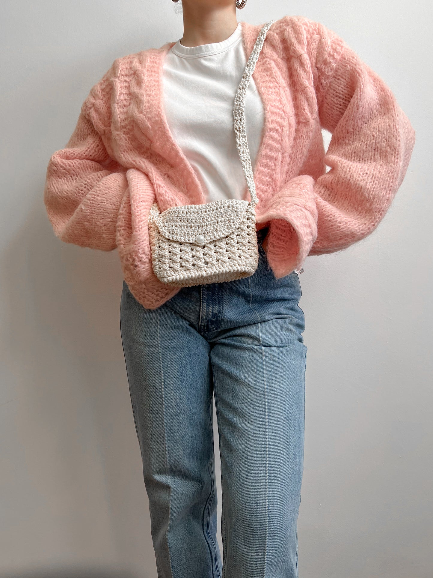 Cardigan rosa fatto a mano