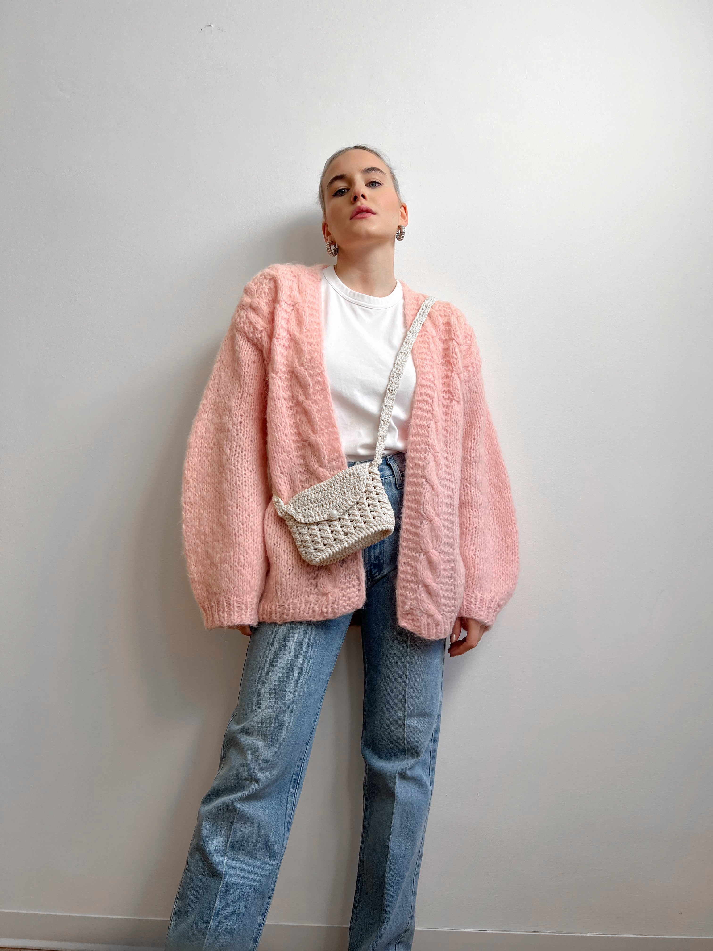Cardigan rosa fatto a mano