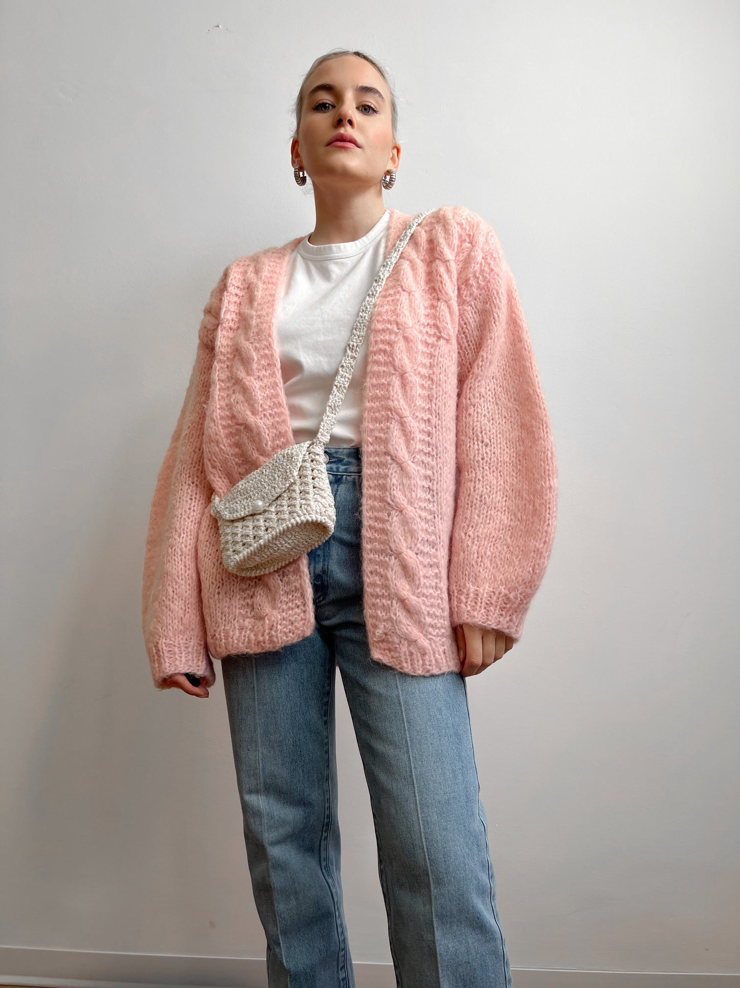 Cardigan rosa fatto a mano