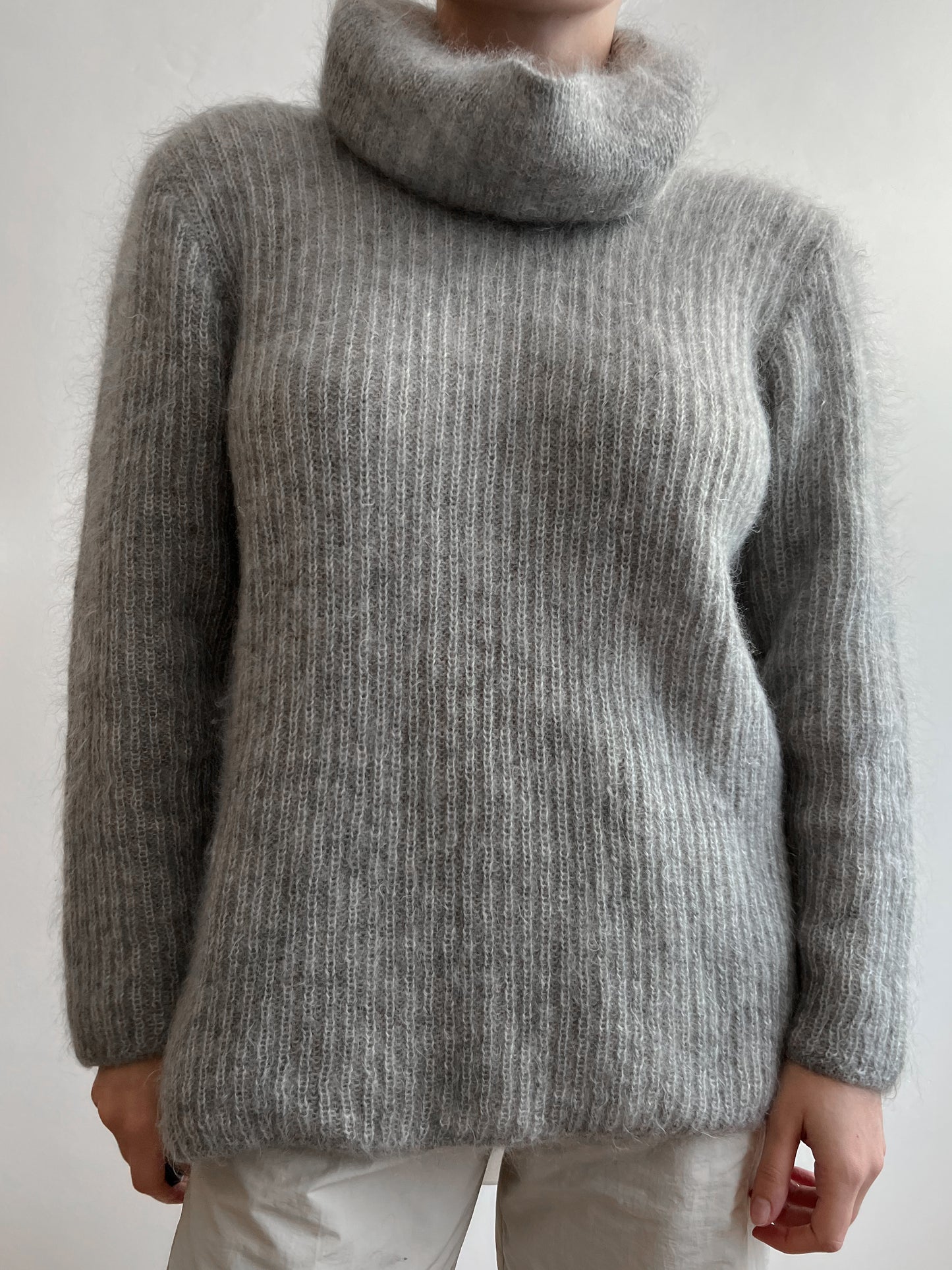 Mohair and angora grey ribbed pull