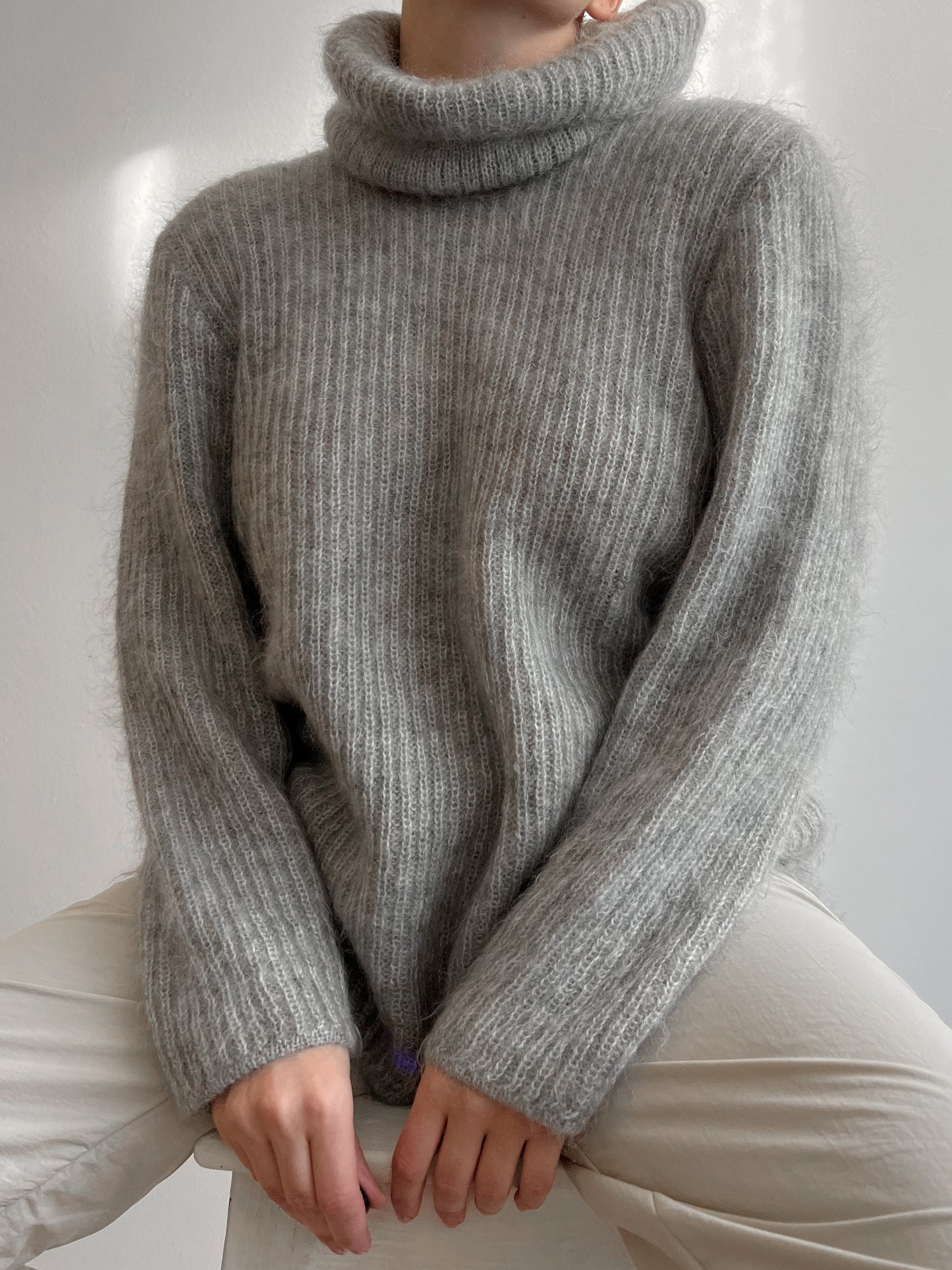 Mohair and angora grey ribbed pull