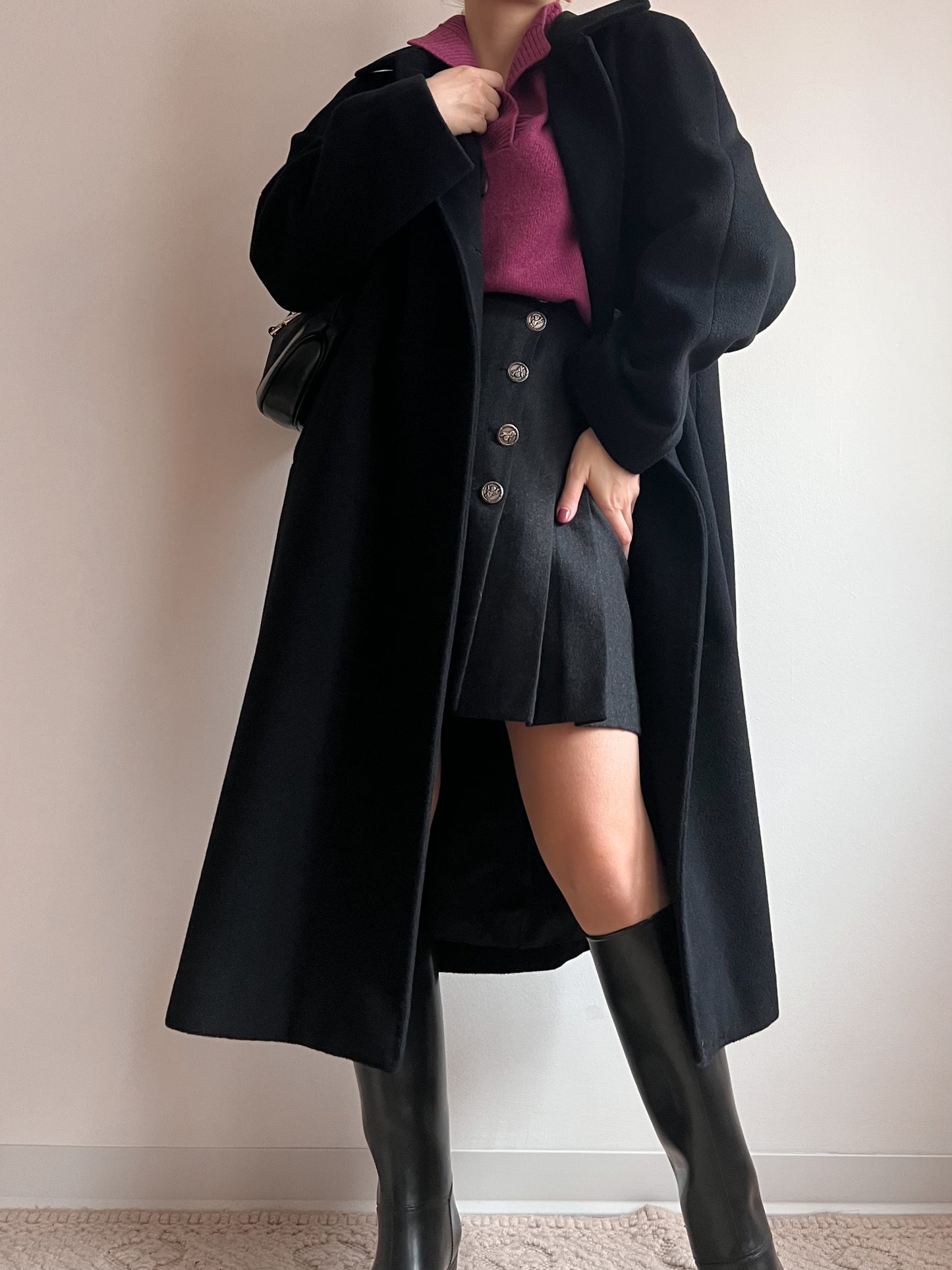 Cappotto nero in pura lana vergine