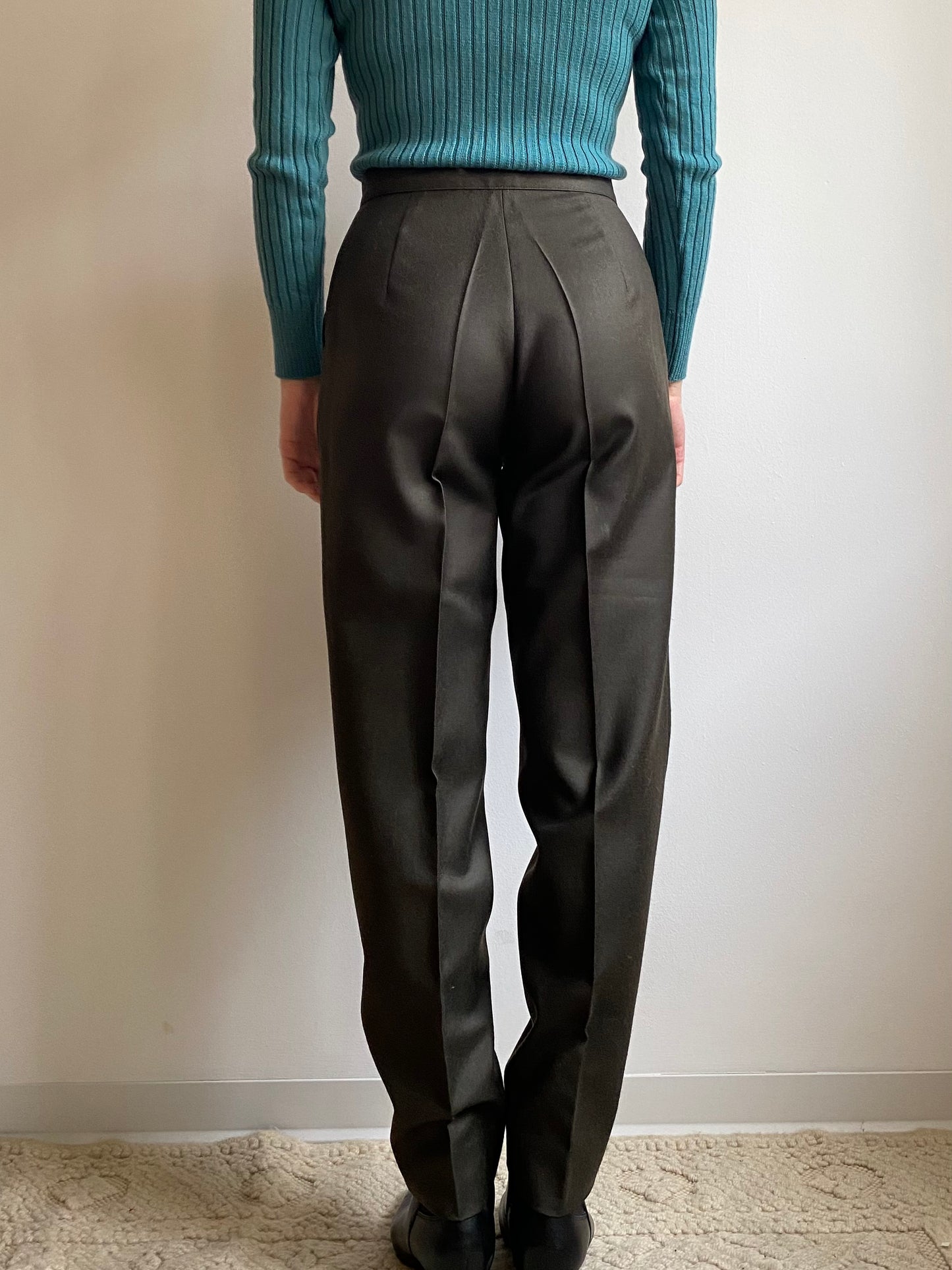 Pantaloni in lana verde militare