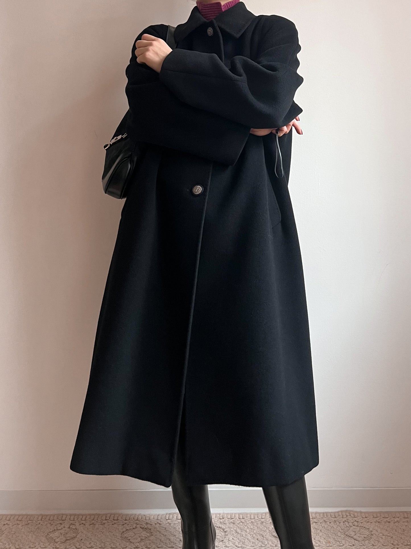 Cappotto nero in pura lana vergine