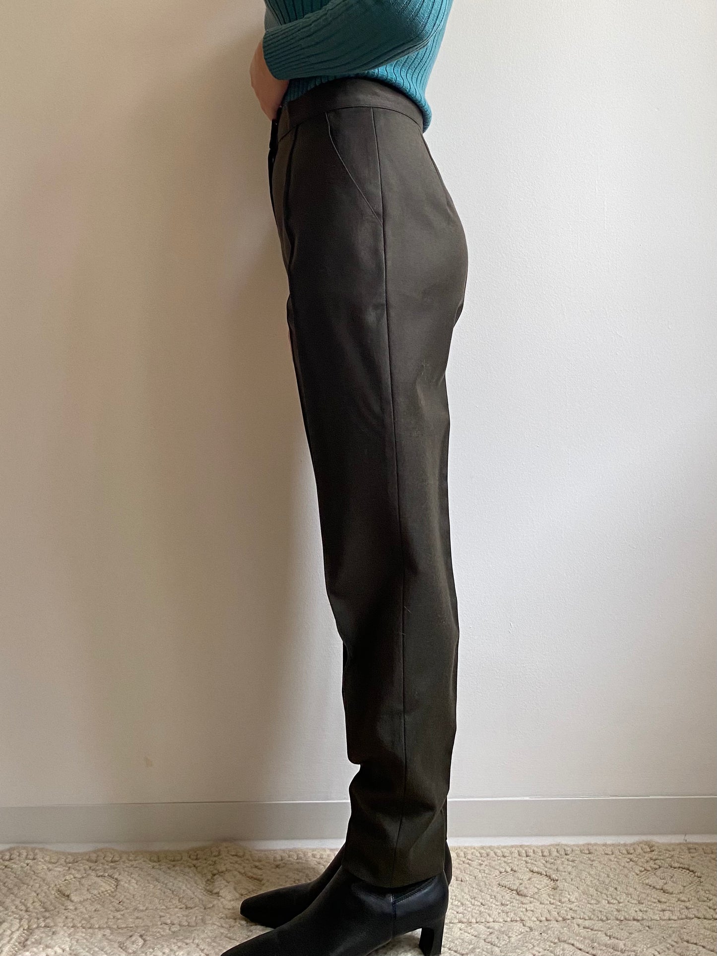 Pantaloni in lana verde militare