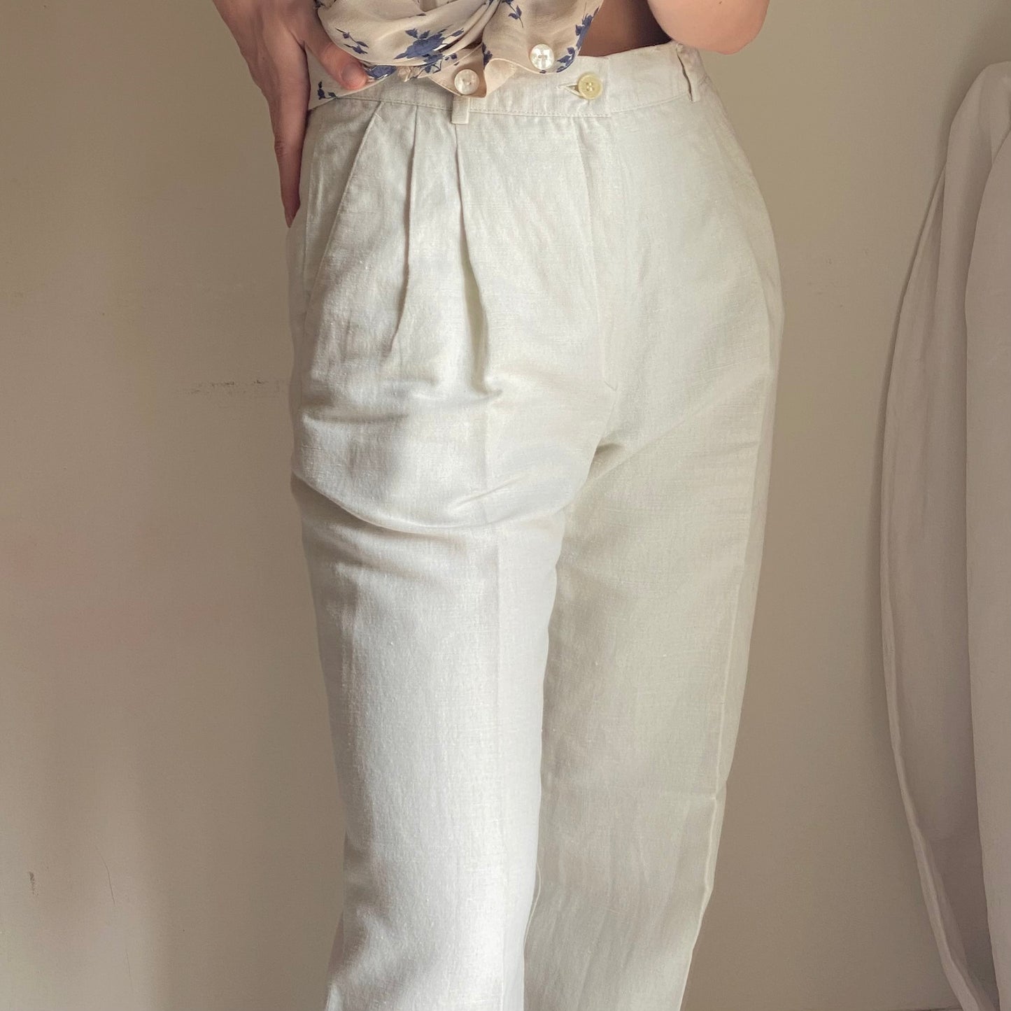 Pantaloni con pinces in lino e cotone