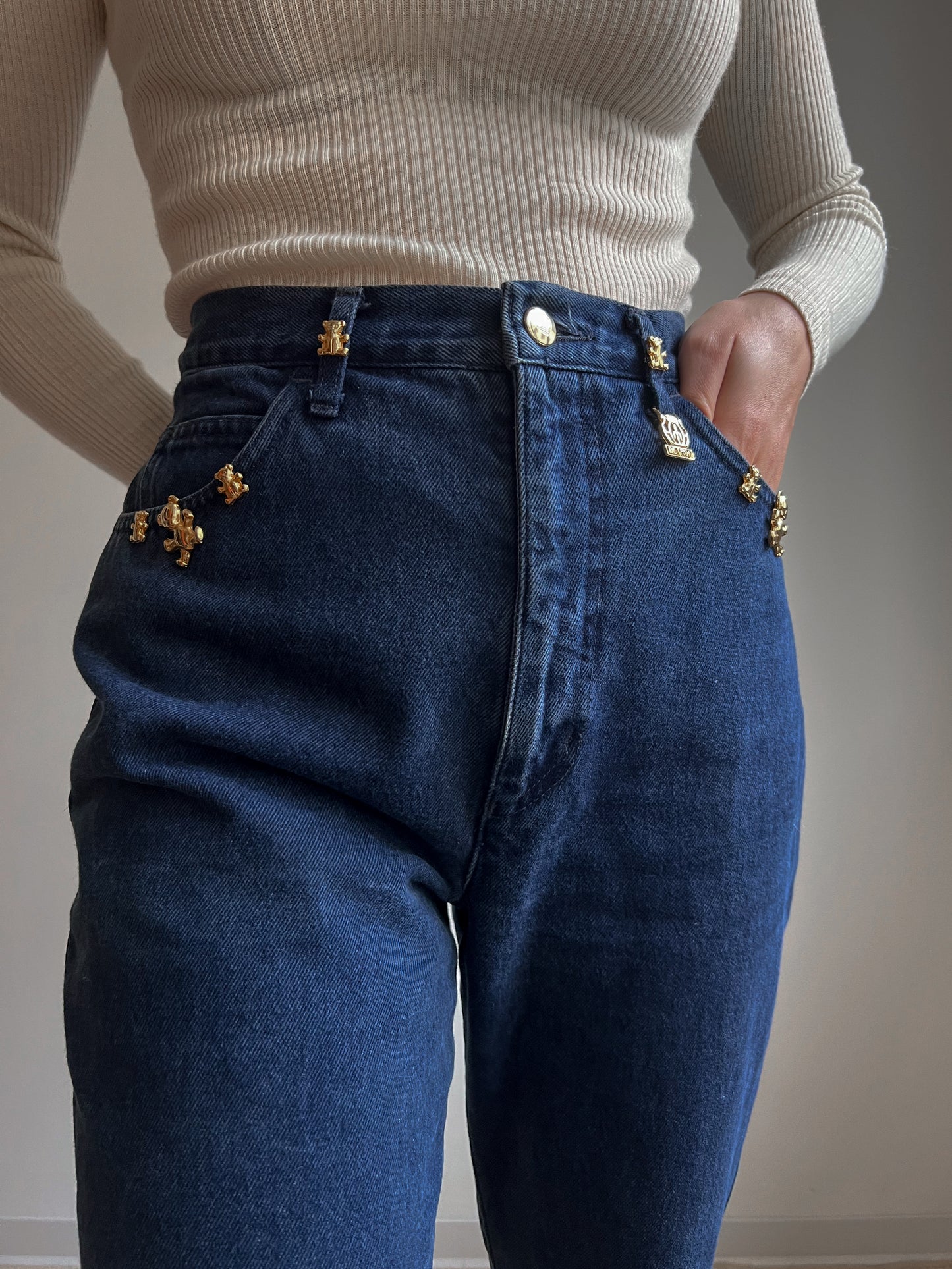 Jeans con orsetti dorati