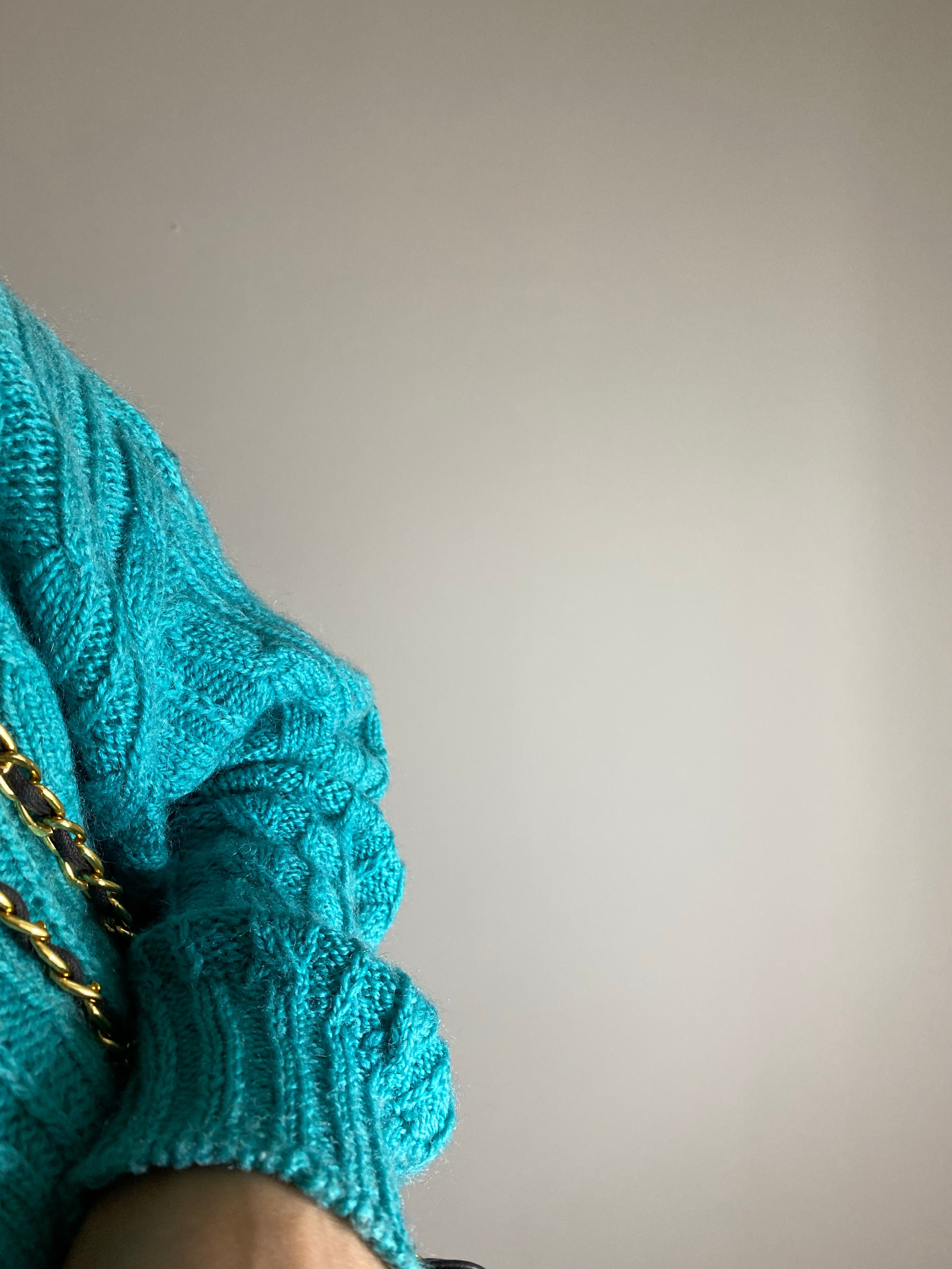 Maglione fatto a mano turchese