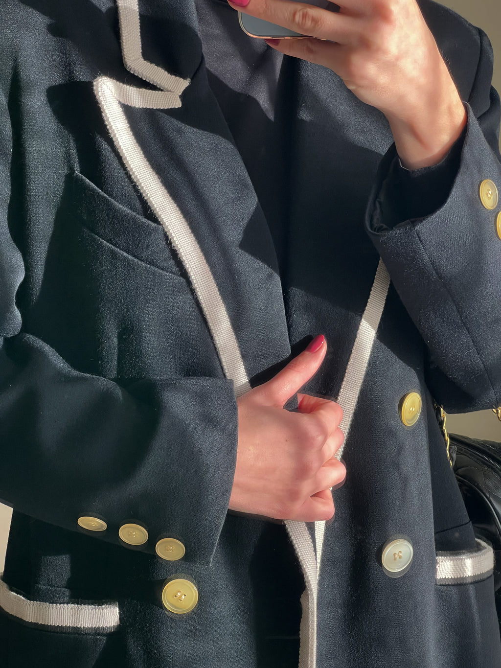 Blazer nero con bordi bianchi