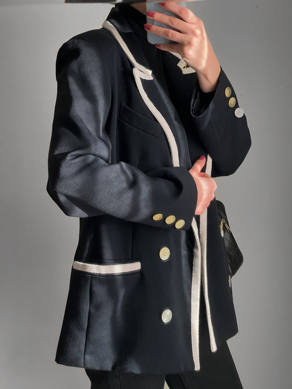 Blazer nero con bordi bianchi